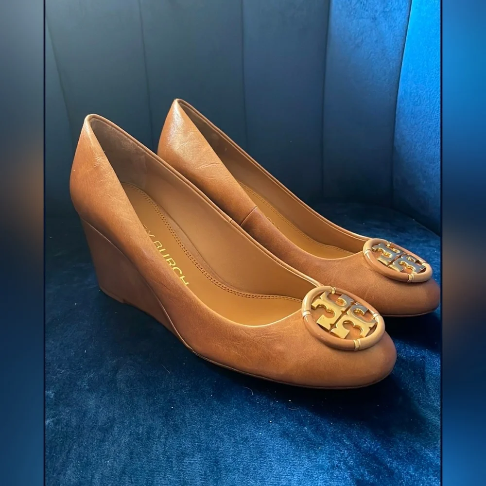Tory Burch Designer Tan Wedge Heel pumps size 9